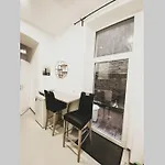 Studio,10 Min To Citycenter,33M,Smart Tv,Kingbed